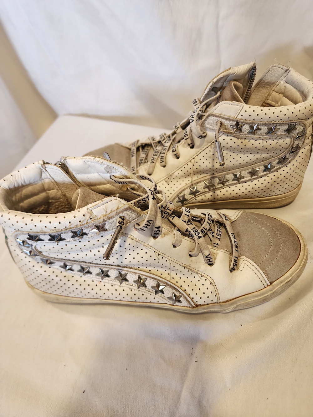 Vintage Havana White and Tan High-Top Athletic Sneakers W/ Silver Star Studs 8.5